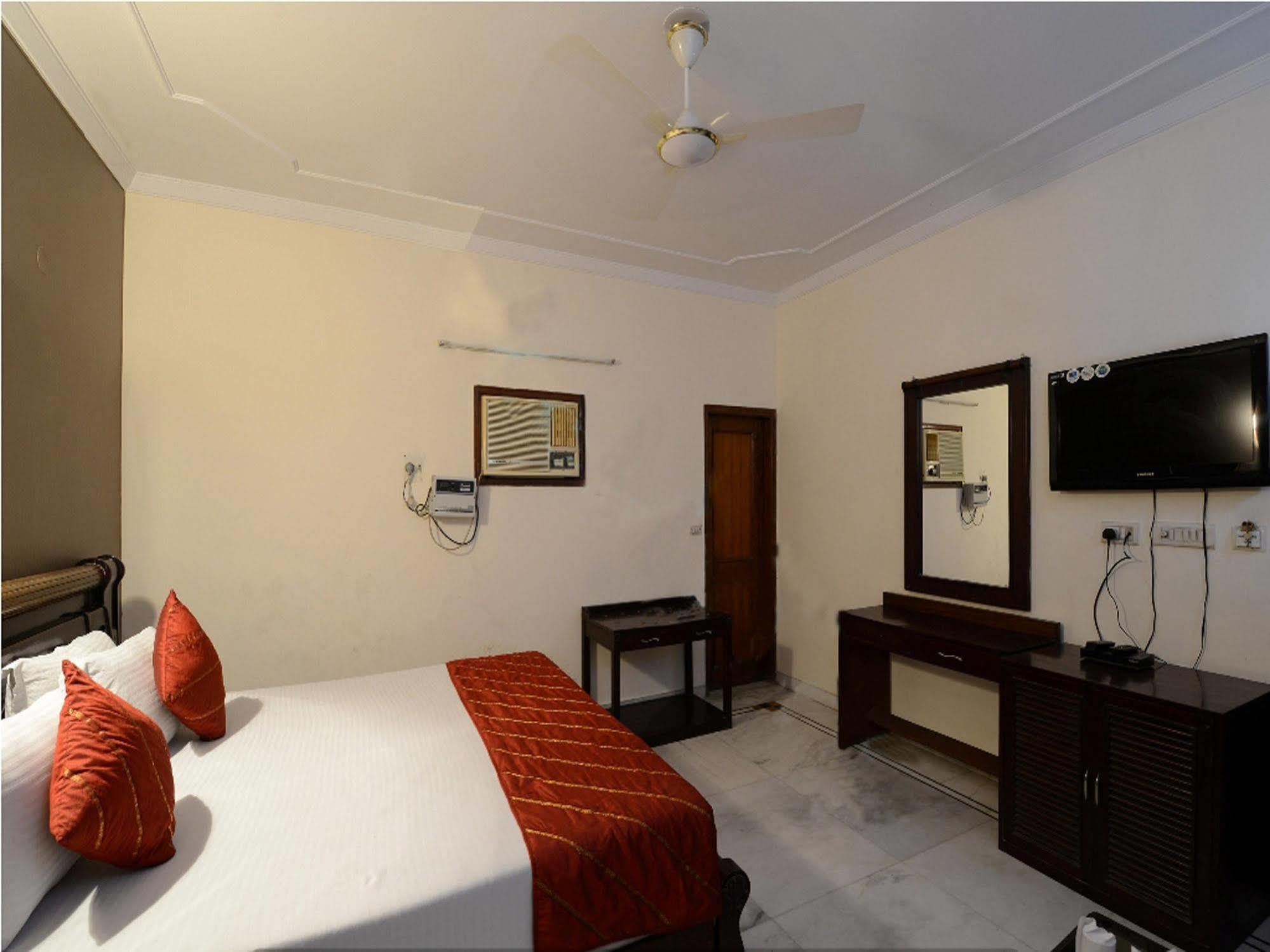 Airport Hotel Vishal Residency Neu-Delhi Exterior foto